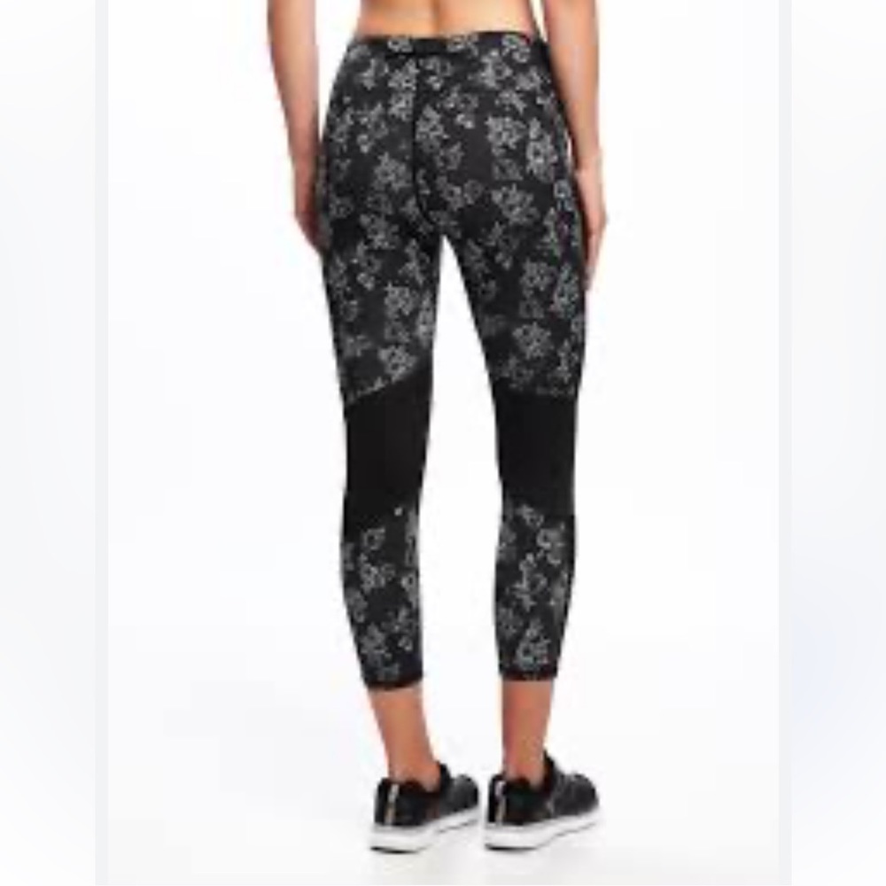 🏷️ OLD NAVY ACTIVE Midrise Lightweight Compression Run Crop Capri S/P Black